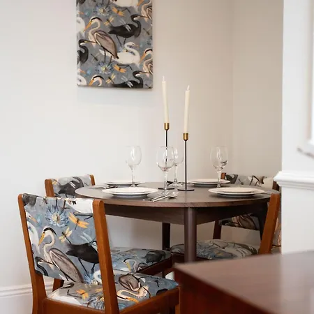 Harrogate Suites Apartment *