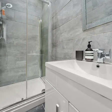 Harrogate Suites Apartment