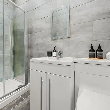 Harrogate Suites Apartment