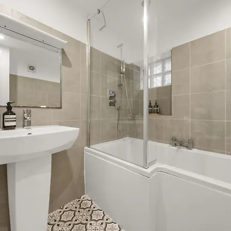 Harrogate Suites * Harrogate