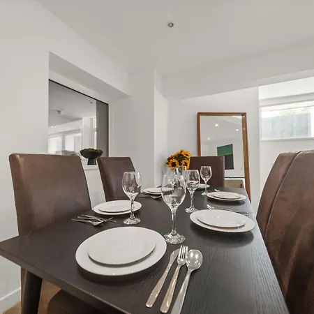 Harrogate Suites * Harrogate
